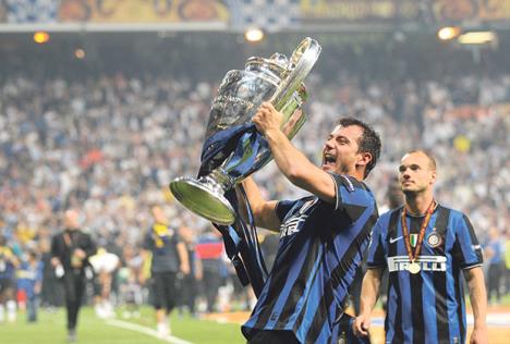 dejan-stankovic-zoze-murinjo-inter-fudbal.jpg