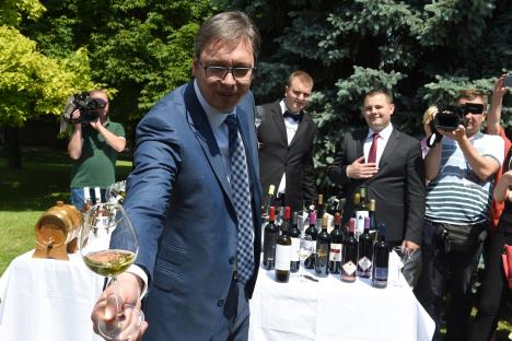 vucic-poslednje-obracanje-premijer-vino-novinari-foto-tanjug-dragan-kujundzic.jpg