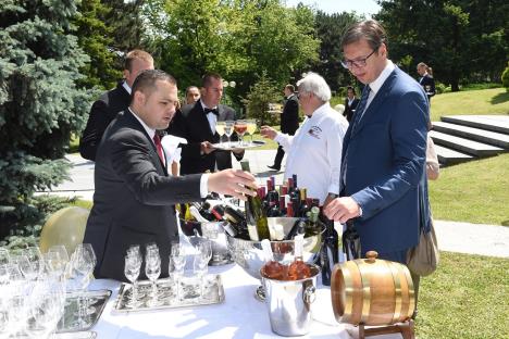 vucic-poslednje-obracanje-premijer-vino-novinari-foto-tanjug-dragan-kujundzic-3333.jpg