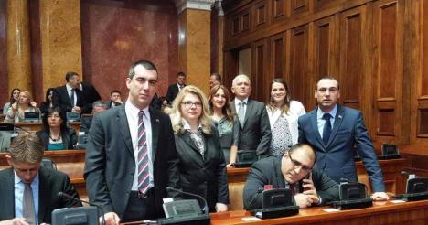 maja-mancuzic-poslanica-sns-trudna-vucic-zakletva-foto--facebook-printscreen.jpg