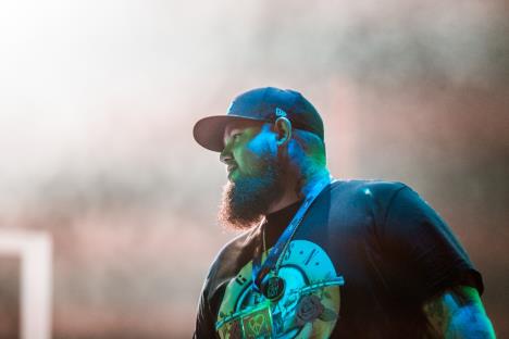 main-stage-rag-n-bone-man-w-fb.jpg