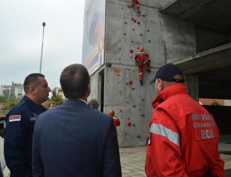 srpsko-ruski-humanitarni-centar-foto-fonet--mup-17-10-2016.jpg