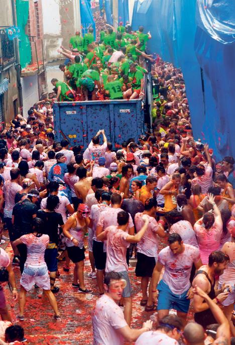 stockphotobunolspainaugustlatomatinafestivaltomatoesmadnessinaugustinbunol155085227.jpg