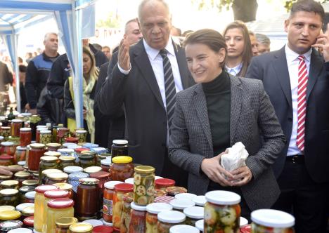 ana-brnabic-zimnica-festival-zimnice-koceljeva-foto-tanjug-rade-prelic-4.jpg