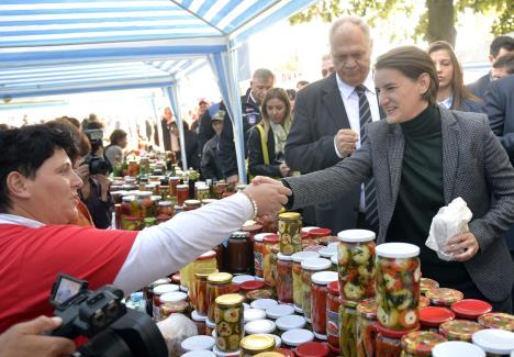 ana-brnabic-zimnica-festival-zimnice-koceljeva-foto-tanjug-rade-prelic-1.jpg