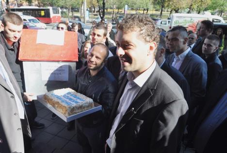 torta-zorana-mihajlovic-radikali-srs-foto-tanjug-filip-kraincanic-2.jpg