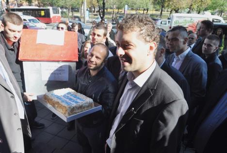 torta-zorana-mihajlovic-radikali-srs-foto-tanjug-filip-kraincanic-2.jpg