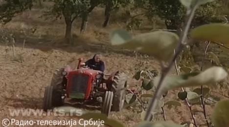 pavlika-jovicic-traktor-baka-foto-rts-printscreen-2.jpg