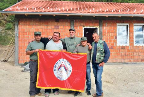 0602dragan-vulovic-s-prijateljima-iz-uduzenja-koje-okuplja-polaznike-sro-u-bileci.jpg