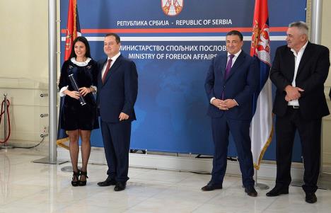 ivica-dacic-dodela-diploma-diplomatska-akademija--2.jpg