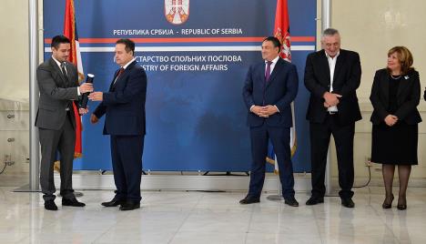 ivica-dacic-dodela-diploma-diplomatska-akademija-foto-ministarstvo-spoljnih-poslova-3.jpg