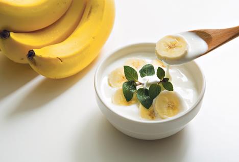 banana-i-jogurtstockphotoyogurtandbanana630132356.jpg