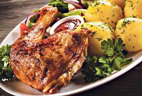 meso-i-krompir-stockphotobarbecuedchickenlegwithboiledpotatoesandvegetables235889227.jpg