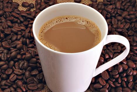 mleko-i-kafa-stockphotoacupofcoffeemilkandcoffeebeansonsackburlapbackground116814031.jpg