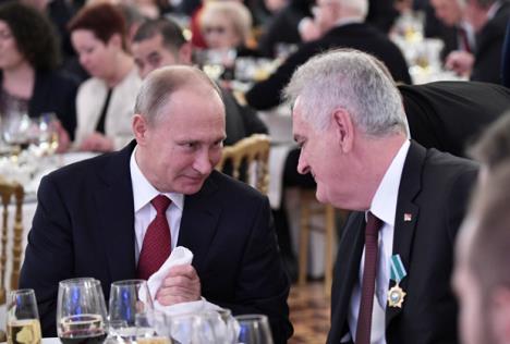 putin-nikolic-orden-foto-ap-nov-2017-2.jpg