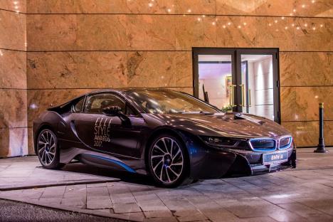 hibridni-model-bmw-i8-je-bilo-izlozen-ispred-hotela.jpg