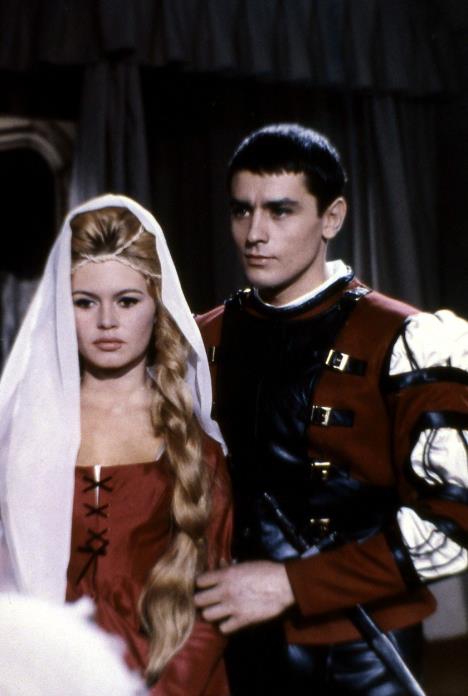 Alen Delon iz mlađih dana sa koleginicom