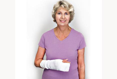 stockphotoseniorwomanwitharmandhandincastaftersurgeryorinjurygraybackground62478331.jpg