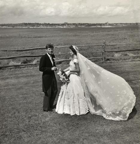 59455-tonifrisselljohnf.kennedyandjacquelinebouvierontheirweddingday1953-ff.jpg