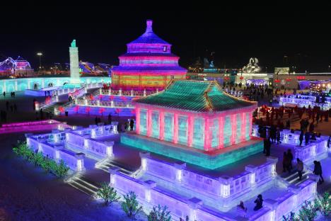 epa-wu-hong-harbin-ice19.jpg