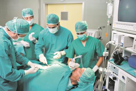 stockphotomedicalteamoperatinginanoperatingtheatre114590977.jpg