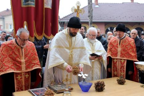 bogojavljenje-jagodina-bogojavljenska-vodica-cisterna-foto-tanjug-dusan-anicic-2.jpg