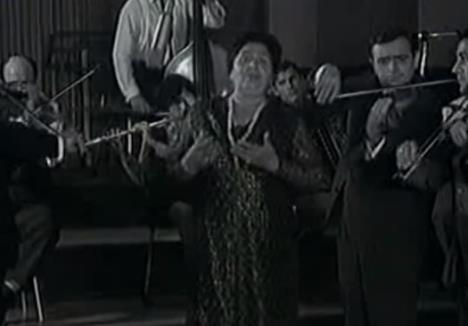 Pevačica Sofka Nikolić na bini, arhivska slika