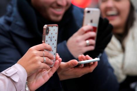 mobilni-telefon-foto-reuters-jan-2018-2.jpg