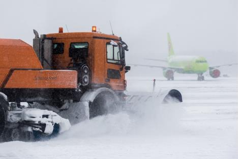 sneg-na-aerodromu-u-moskvi.jpg