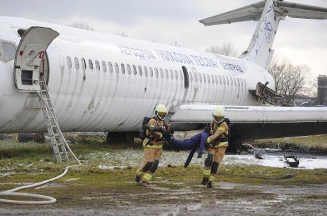 stefanovic-vatrogasci-pokazna-vezba-aerodrom-foto-tanjug-filip-kraincanic-3.jpg