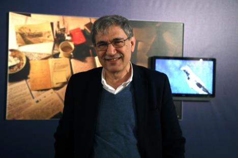 epa-matteo-bazzi-orhan-pamuk.jpg