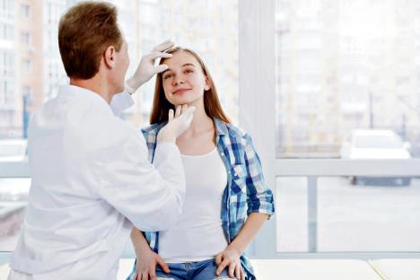 stockphotoprofessionaldermatologistexploringpatientproblemsintheclinic625301366.jpg
