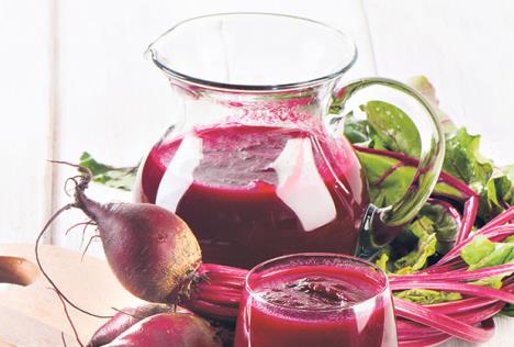 stockphotobeetrootjuiceandbunchoffreshbeetrootswithleavesselectivefocus194973035.jpg