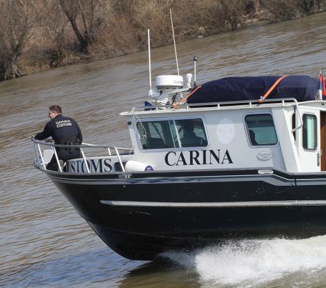 carinici-iz-odseka-za-kontrolu-vodnih-puteva-29-03-2018.jpg