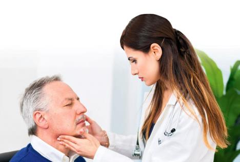 glavna-stockphotodoctorcheckingthelymphnodessizeofherpatient485225251-copy.jpg