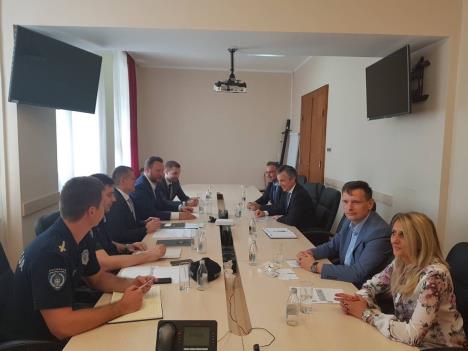 delegacije-austrijskog-moto-saveza-amtc-i-naseg-auto-moto-saveza-srbije-amss-na-sastanku-u-mup-rs...jpg