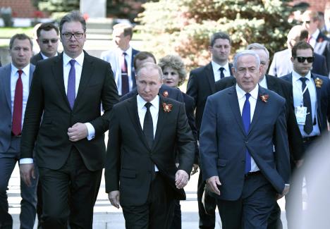 vucic-parada-putin-moskva-foto-ap-maj--2018-2.jpg