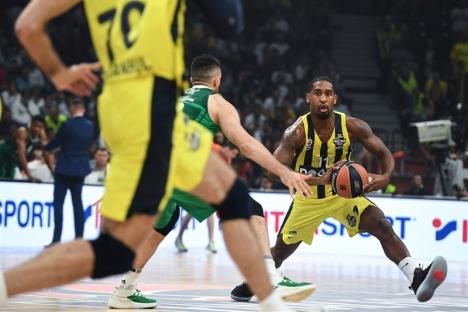 bradwanamakerfenerbahcedogusistanbulbelgrade2018eb17.jpg