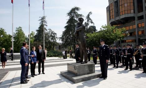 spomenik-poginulim-policajcima-foto-tanjug-sava-radovanovic-1.jpg