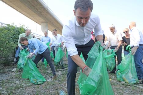 ana-brnabic-ministri-ciscenje-sava-topciderska-reka-smece-vlada-srbije-7.jpg