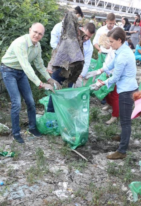 ana-brnabic-ministri-ciscenje-sava-topciderska-reka-smece-vlada-srbije-11.jpg