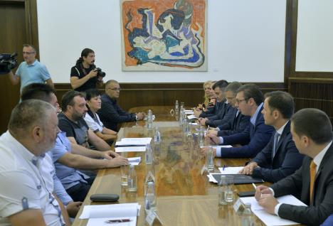 aleksandar-vucic-vojni-invalidi-foto-tanjug-rade-prelic.jpg