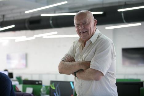 Dobrivoje Tanasijević - Den Tana u beloj majici nasmejan