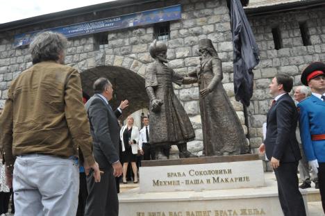 Spomenik Mehmedu-paši i Makariju Sokoloviću u Andrićgradu