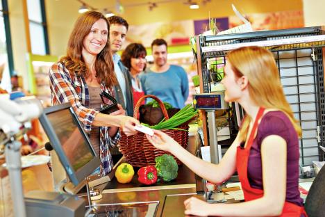 stockphotosmilingwomanpayingwithhereccardatsupermarketcheckout338285447.jpg