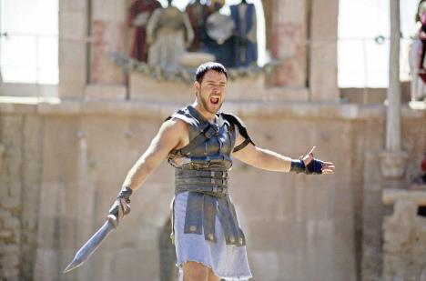 Rasel Krou u filmu Gladijator