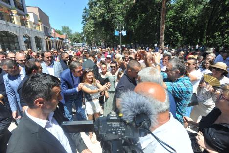 aleksandar-vucic-selfi-slike-vrnjacka-banja-foto-tanjug-dimitrije-goll-3.jpg