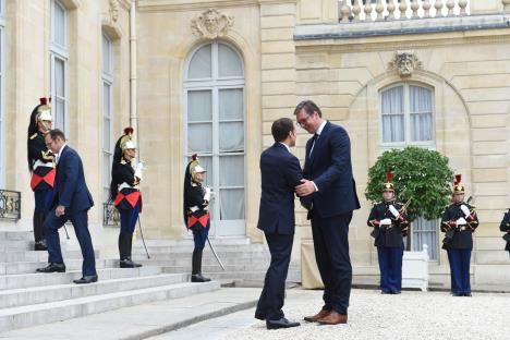 vucic-makron-pariz-docek-jelisejska-palata-foto-tanjug-dragan-kujundzic-3.jpg