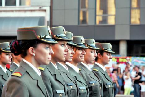 stockphotobelgradeseptemberthegraduationceremonyforcadetsofthestandndoftheserbian85247032.jpg