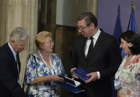 vucic-slavisti-foto-tanjug-rade-prelic-1.jpg